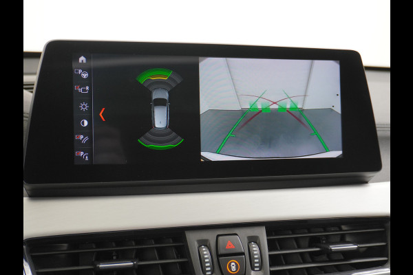 BMW X1 sDrive20i 192pk AUT-7 Sport/ Leer Pano-dak LED PDC-a+v Trekhaak Camera Navi-Pro Connected-Drive Dual-Ecc Cruise Control High Exe Keyless Stoelverwarming Led Elek.Achterklep Privacy Glas Mooie complete auto! 1800 kg trekvermogen!