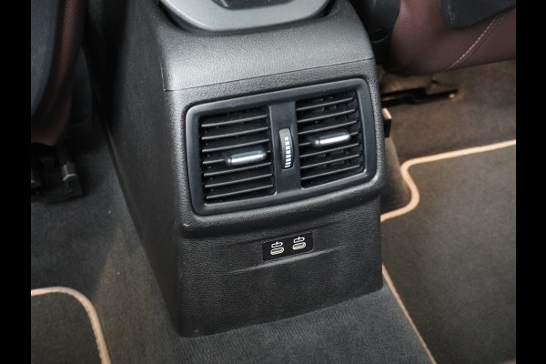 BMW X1 sDrive20i 192pk AUT-7 Sport/ Leer Pano-dak LED PDC-a+v Trekhaak Camera Navi-Pro Connected-Drive Dual-Ecc Cruise Control High Exe Keyless Stoelverwarming Led Elek.Achterklep Privacy Glas Mooie complete auto! 1800 kg trekvermogen!