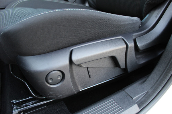 Nissan QASHQAI 1.3 MHEV 140PK Acenta | Adaptieve Cruise | Camera | BLIS | Stoel/Stuurverwarming