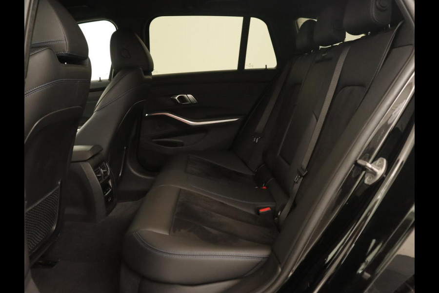 BMW 3 Serie 318i M Sport | Sportstoelen | Half leder | Carplay | Navigatie | Camera | Parkeerhulp | Climate control | Cruise control