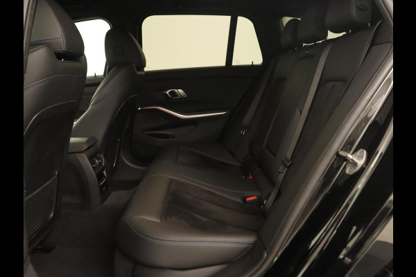 BMW 3 Serie 318i M Sport | Sportstoelen | Half leder | Carplay | Navigatie | Camera | Parkeerhulp | Climate control | Cruise control