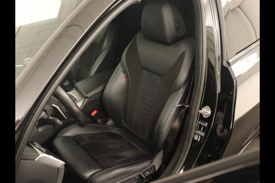 BMW 3 Serie 318i M Sport | Sportstoelen | Half leder | Carplay | Navigatie | Camera | Parkeerhulp | Climate control | Cruise control