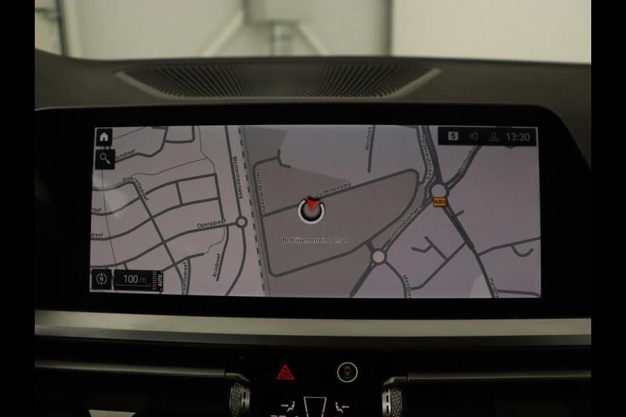 BMW 3 Serie 318i M Sport | Sportstoelen | Half leder | Carplay | Navigatie | Camera | Parkeerhulp | Climate control | Cruise control