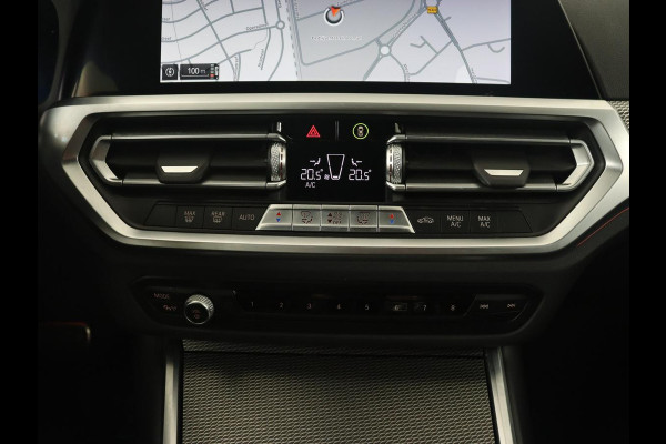 BMW 3 Serie 318i M Sport | Sportstoelen | Half leder | Carplay | Navigatie | Camera | Parkeerhulp | Climate control | Cruise control