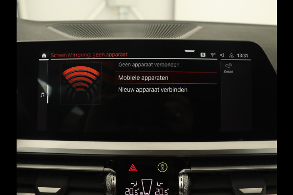 BMW 3 Serie 318i M Sport | Sportstoelen | Half leder | Carplay | Navigatie | Camera | Parkeerhulp | Climate control | Cruise control