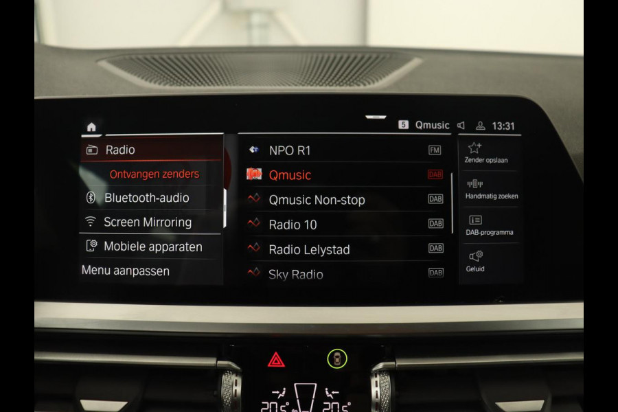 BMW 3 Serie 318i M Sport | Sportstoelen | Half leder | Carplay | Navigatie | Camera | Parkeerhulp | Climate control | Cruise control