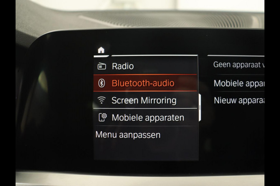 BMW 3 Serie 318i M Sport | Sportstoelen | Half leder | Carplay | Navigatie | Camera | Parkeerhulp | Climate control | Cruise control