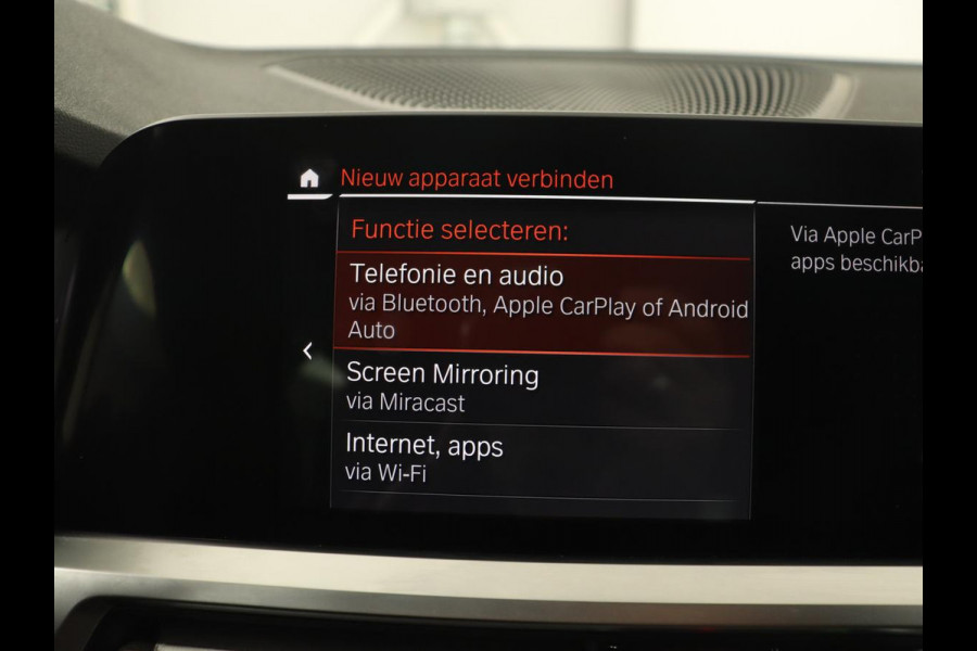 BMW 3 Serie 318i M Sport | Sportstoelen | Half leder | Carplay | Navigatie | Camera | Parkeerhulp | Climate control | Cruise control