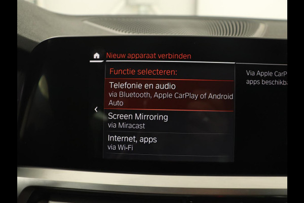 BMW 3 Serie 318i M Sport | Sportstoelen | Half leder | Carplay | Navigatie | Camera | Parkeerhulp | Climate control | Cruise control