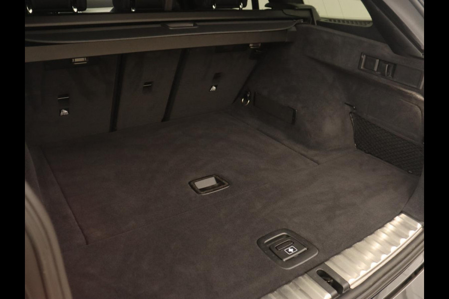 BMW 3 Serie 318i M Sport | Sportstoelen | Half leder | Carplay | Navigatie | Camera | Parkeerhulp | Climate control | Cruise control