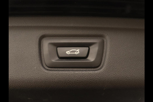 BMW 3 Serie 318i M Sport | Sportstoelen | Half leder | Carplay | Navigatie | Camera | Parkeerhulp | Climate control | Cruise control