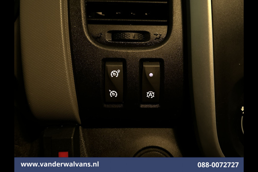 Renault Trafic 1.6 dCi L1H1 Euro6 Airco | Navigatie | Cruisecontrol | Trekhaak | Parkeersensoren Bijrijdersbank Renault Trafic 1.6 dCi L1H1 Euro6 Airco | Navigatie | Cruisecontrol | Trekhaak | Parkeersensoren Bijrijdersbank