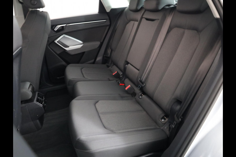 Audi Q3 45 TFSI e Advanced edition Hybrid 245pk | camera| 18'LM-velgen| Navi| El. achterklep