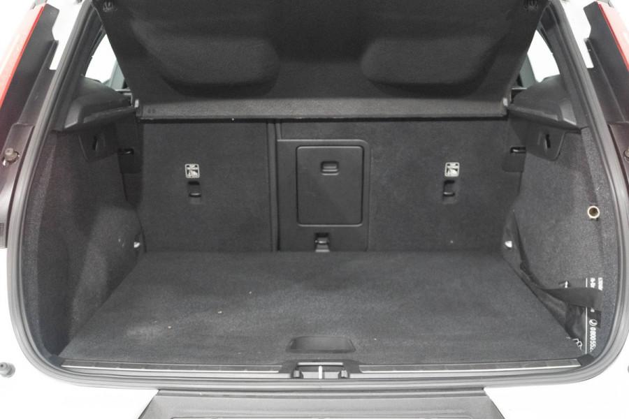 Volvo XC40 T5 262PK Automaat R-Design / Climate pack  / Park assist / Camera achter / Leer/Nubuck bekleding / Elektrische achterklep