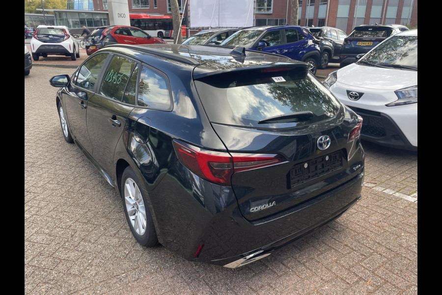 Toyota Corolla Touring Sports Hybrid 140 Business | Stuur- & Stoelverwarming | Parkeersensoren | Navigatie