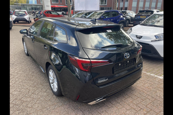 Toyota Corolla Touring Sports Hybrid 140 Business | Stuur- & Stoelverwarming | Parkeersensoren | Navigatie