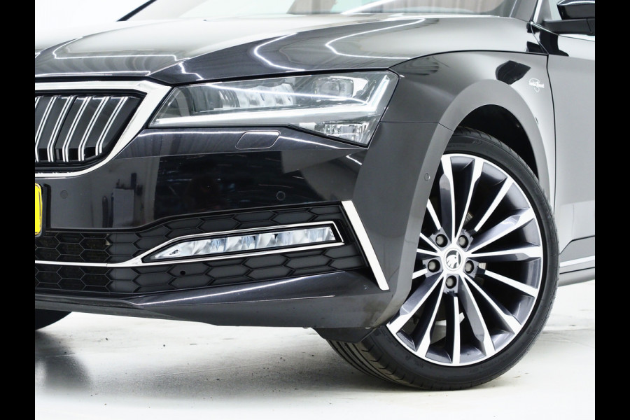 Škoda Superb Combi 1.4 TSI iV Laurin & Klement | Panoramadak | Trekhaak | Canton | 360 | Keyless | Adaptive Cruise | Carplay