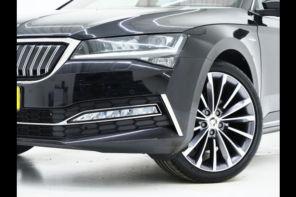Škoda Superb Combi 1.4 TSI iV Laurin & Klement | Panoramadak | Trekhaak | Canton | 360 | Keyless | Adaptive Cruise | Carplay