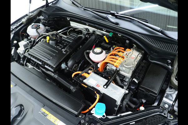 Škoda Superb Combi 1.4 TSI iV Laurin & Klement | Panoramadak | Trekhaak | Canton | 360 | Keyless | Adaptive Cruise | Carplay