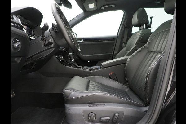 Škoda Superb Combi 1.4 TSI iV Laurin & Klement | Panoramadak | Trekhaak | Canton | 360 | Keyless | Adaptive Cruise | Carplay