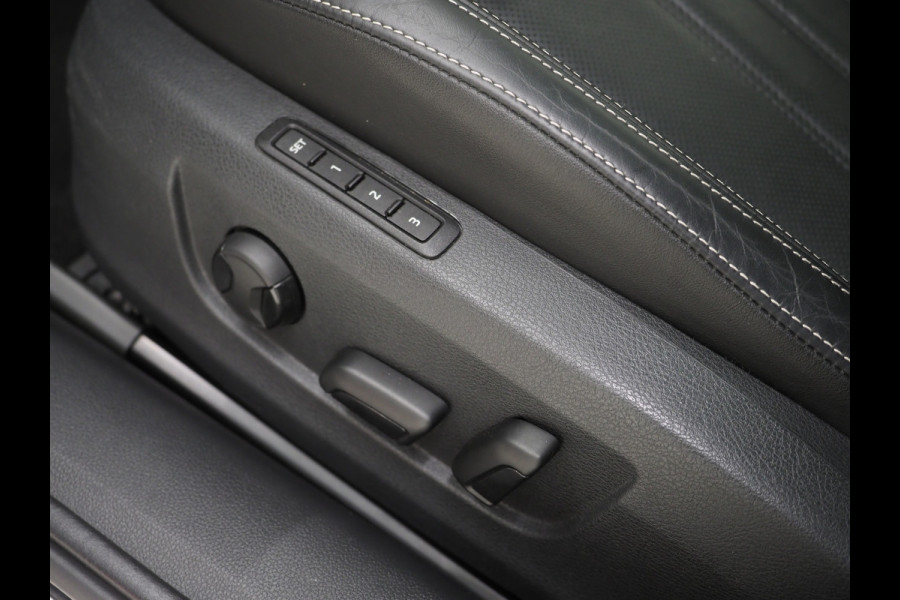 Škoda Superb Combi 1.4 TSI iV Laurin & Klement | Panoramadak | Trekhaak | Canton | 360 | Keyless | Adaptive Cruise | Carplay