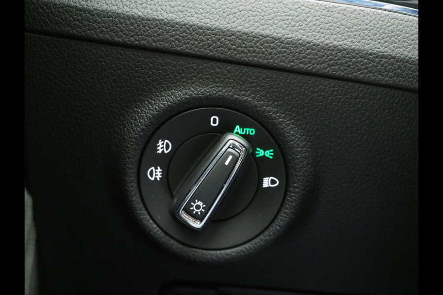Škoda Superb Combi 1.4 TSI iV Laurin & Klement | Panoramadak | Trekhaak | Canton | 360 | Keyless | Adaptive Cruise | Carplay