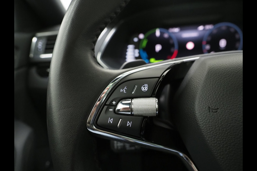 Škoda Superb Combi 1.4 TSI iV Laurin & Klement | Panoramadak | Trekhaak | Canton | 360 | Keyless | Adaptive Cruise | Carplay
