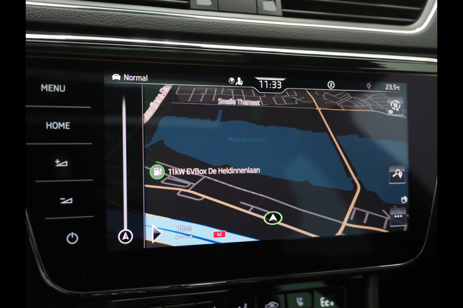 Škoda Superb Combi 1.4 TSI iV Laurin & Klement | Panoramadak | Trekhaak | Canton | 360 | Keyless | Adaptive Cruise | Carplay
