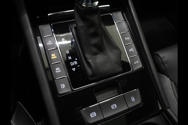 Škoda Superb Combi 1.4 TSI iV Laurin & Klement | Panoramadak | Trekhaak | Canton | 360 | Keyless | Adaptive Cruise | Carplay