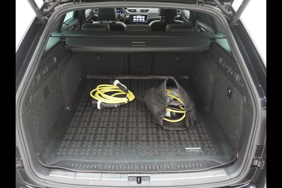 Škoda Superb Combi 1.4 TSI iV Laurin & Klement | Panoramadak | Trekhaak | Canton | 360 | Keyless | Adaptive Cruise | Carplay