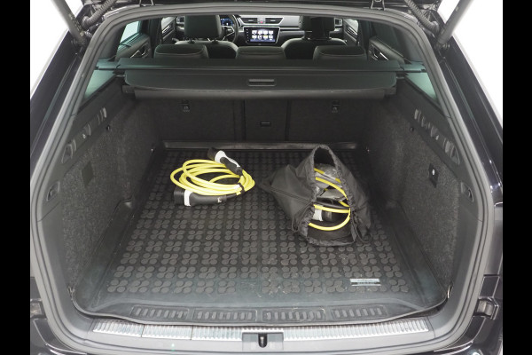 Škoda Superb Combi 1.4 TSI iV Laurin & Klement | Panoramadak | Trekhaak | Canton | 360 | Keyless | Adaptive Cruise | Carplay