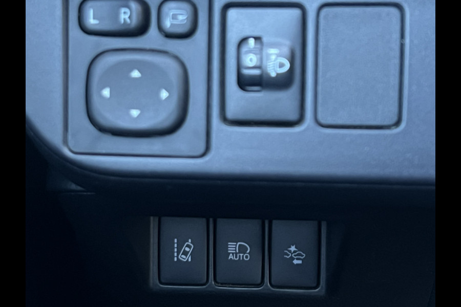 Toyota Yaris 1.5 Hybrid Bi-Tone | Navi | Clima | Camera | Cruise