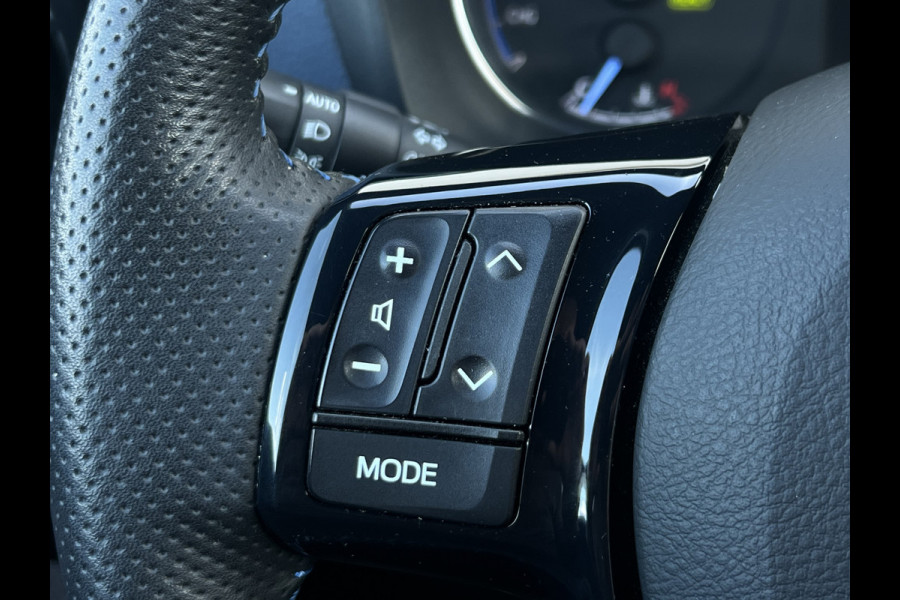 Toyota Yaris 1.5 Hybrid Bi-Tone | Navi | Clima | Camera | Cruise