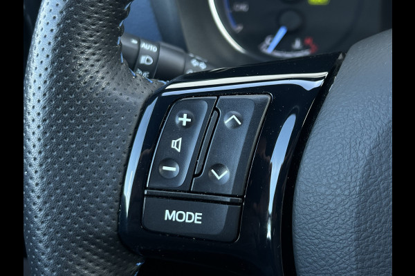 Toyota Yaris 1.5 Hybrid Bi-Tone | Navi | Clima | Camera | Cruise