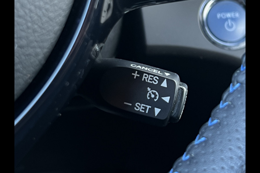 Toyota Yaris 1.5 Hybrid Bi-Tone | Navi | Clima | Camera | Cruise