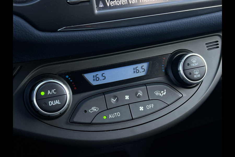 Toyota Yaris 1.5 Hybrid Bi-Tone | Navi | Clima | Camera | Cruise