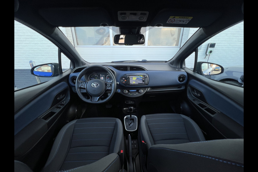 Toyota Yaris 1.5 Hybrid Bi-Tone | Navi | Clima | Camera | Cruise