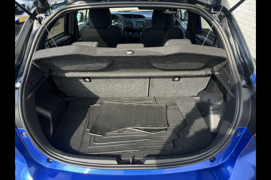 Toyota Yaris 1.5 Hybrid Bi-Tone | Navi | Clima | Camera | Cruise
