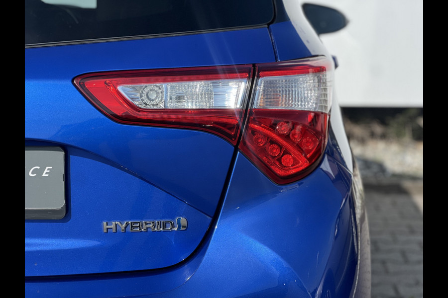 Toyota Yaris 1.5 Hybrid Bi-Tone | Navi | Clima | Camera | Cruise