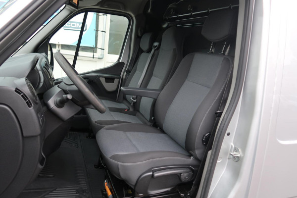 Renault Master 146PK L2H2 |1e Eign.|AIRCO|NAVI |TREKHAAK| NETTE STAAT! Renault Master 146PK|L2H2|Airco|Cruise|NAVI|Trekhaak|PDC|NETJES! Renault Master 146PK L2H2 |1e Eign.|AIRCO|NAVI |TREKHAAK| NETTE STAAT! Renault Master 146PK|L2H2|Airco|Cruise|NAVI|Trekhaak|PDC|NETJES!