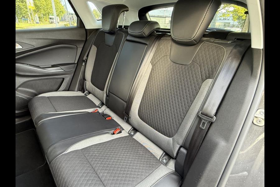 Opel Grandland X BWJ 11-2020 1.2T 131PK Bus Executive | CLIMA | NAVI | CAMERA | CARPLAY | LEDER/STOF | SPORTSTOELEN | PRIVACY GLASS
