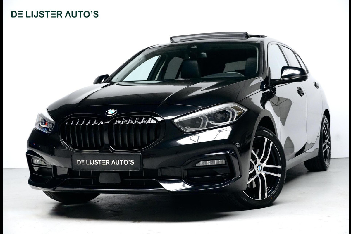 BMW 1-serie 118i Sport Line Automaat 136 Pk | Pano-dak | CarPlay | Sportstoelen | Leder + Verwarmd | Sfeer | Led | Pdc |
