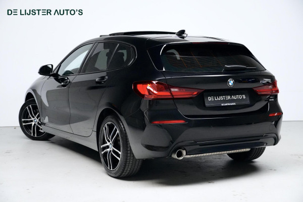 BMW 1-serie 118i Sport Line Automaat 136 Pk | Pano-dak | CarPlay | Sportstoelen | Leder + Verwarmd | Sfeer | Led | Pdc |
