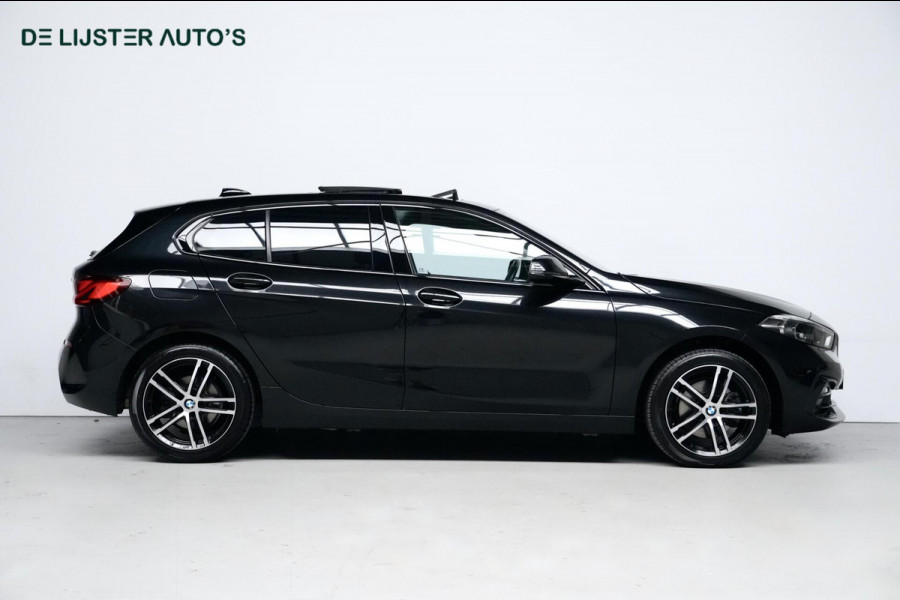 BMW 1-serie 118i Sport Line Automaat 136 Pk | Pano-dak | CarPlay | Sportstoelen | Leder + Verwarmd | Sfeer | Led | Pdc |