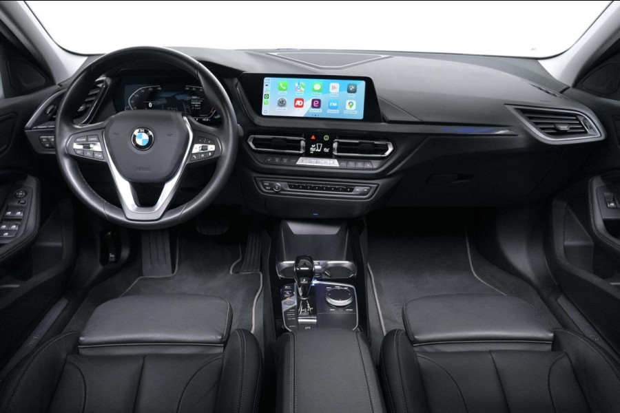 BMW 1-serie 118i Sport Line Automaat 136 Pk | Pano-dak | CarPlay | Sportstoelen | Leder + Verwarmd | Sfeer | Led | Pdc |