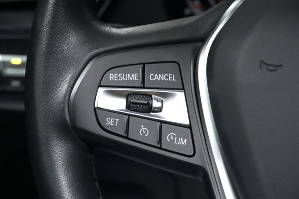 BMW 1-serie 118i Sport Line Automaat 136 Pk | Pano-dak | CarPlay | Sportstoelen | Leder + Verwarmd | Sfeer | Led | Pdc |