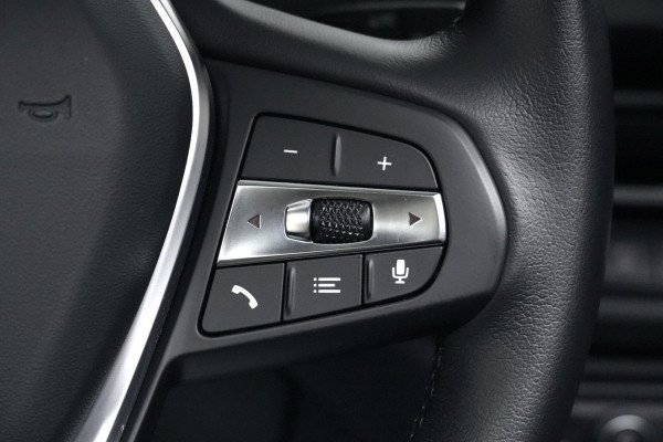 BMW 1-serie 118i Sport Line Automaat 136 Pk | Pano-dak | CarPlay | Sportstoelen | Leder + Verwarmd | Sfeer | Led | Pdc |