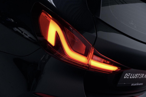 BMW 1-serie 118i Sport Line Automaat 136 Pk | Pano-dak | CarPlay | Sportstoelen | Leder + Verwarmd | Sfeer | Led | Pdc |