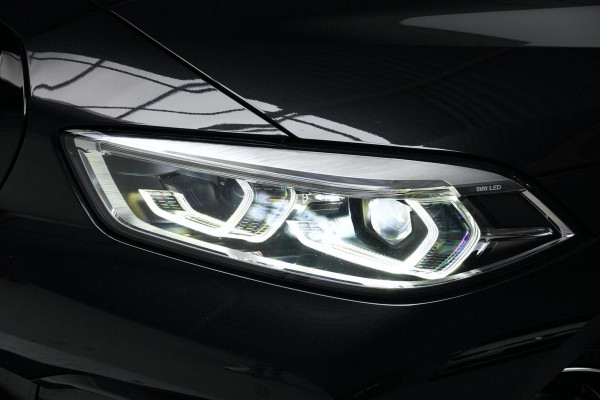 BMW 1-serie 118i Sport Line Automaat 136 Pk | Pano-dak | CarPlay | Sportstoelen | Leder + Verwarmd | Sfeer | Led | Pdc |