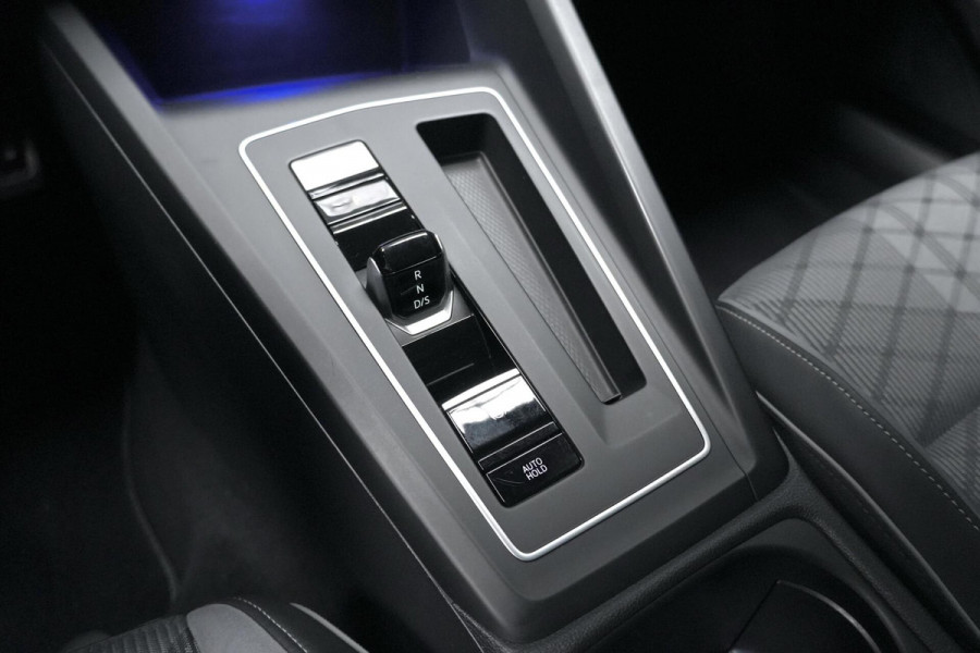 Volkswagen Golf 1.5 eTSI 3x R-Line Automaat | Pano-dak | CarPlay | Virtual| Acc | Stoel + Stuurverwarming | Sfeer | IQ-Light | Pdc |